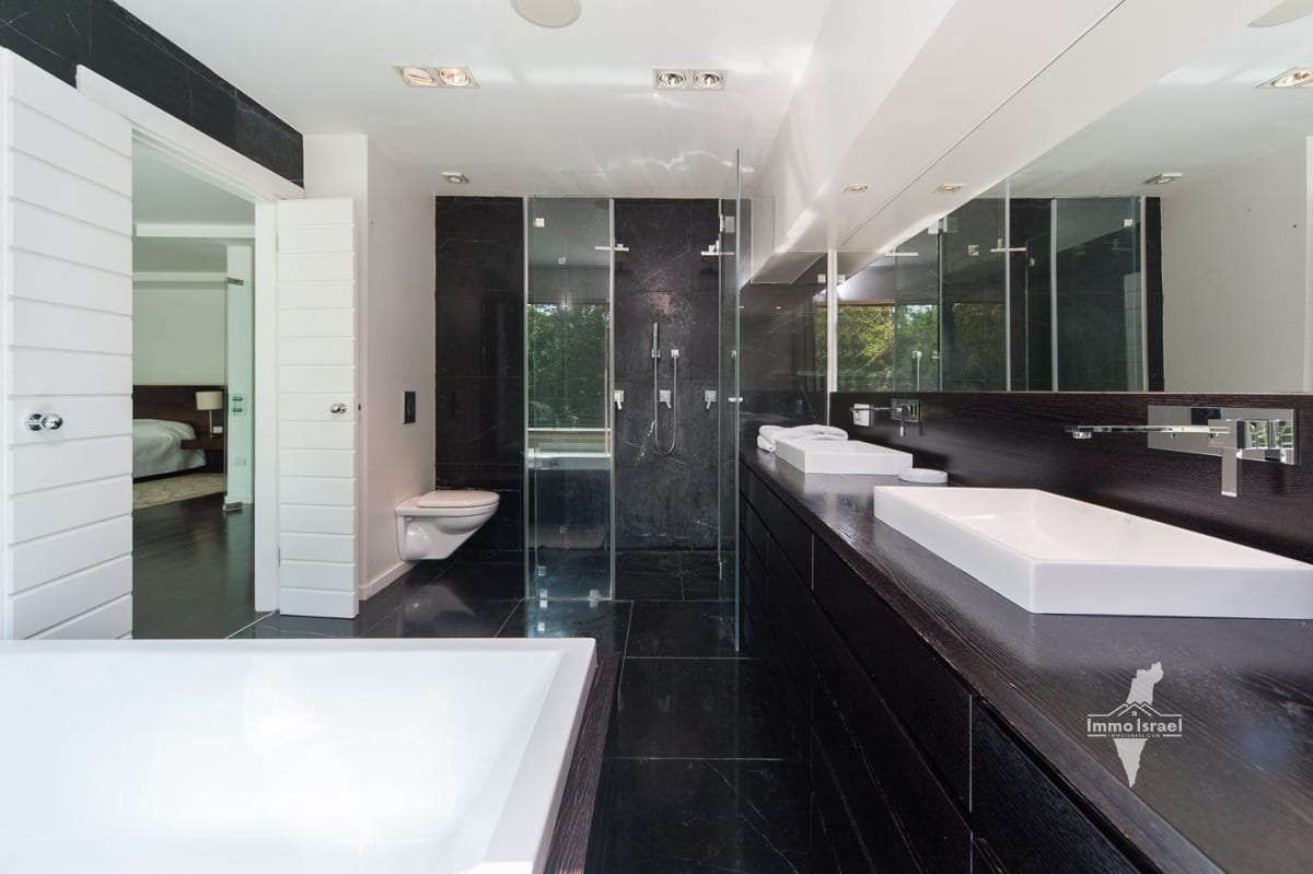 6-Room Home For Sale On Eliezer Kaplan Street, Herzliya Pituah