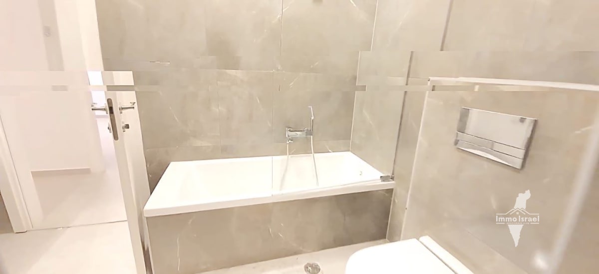 4-Room Penthouse For Sale On Beit El Street, Tel Aviv