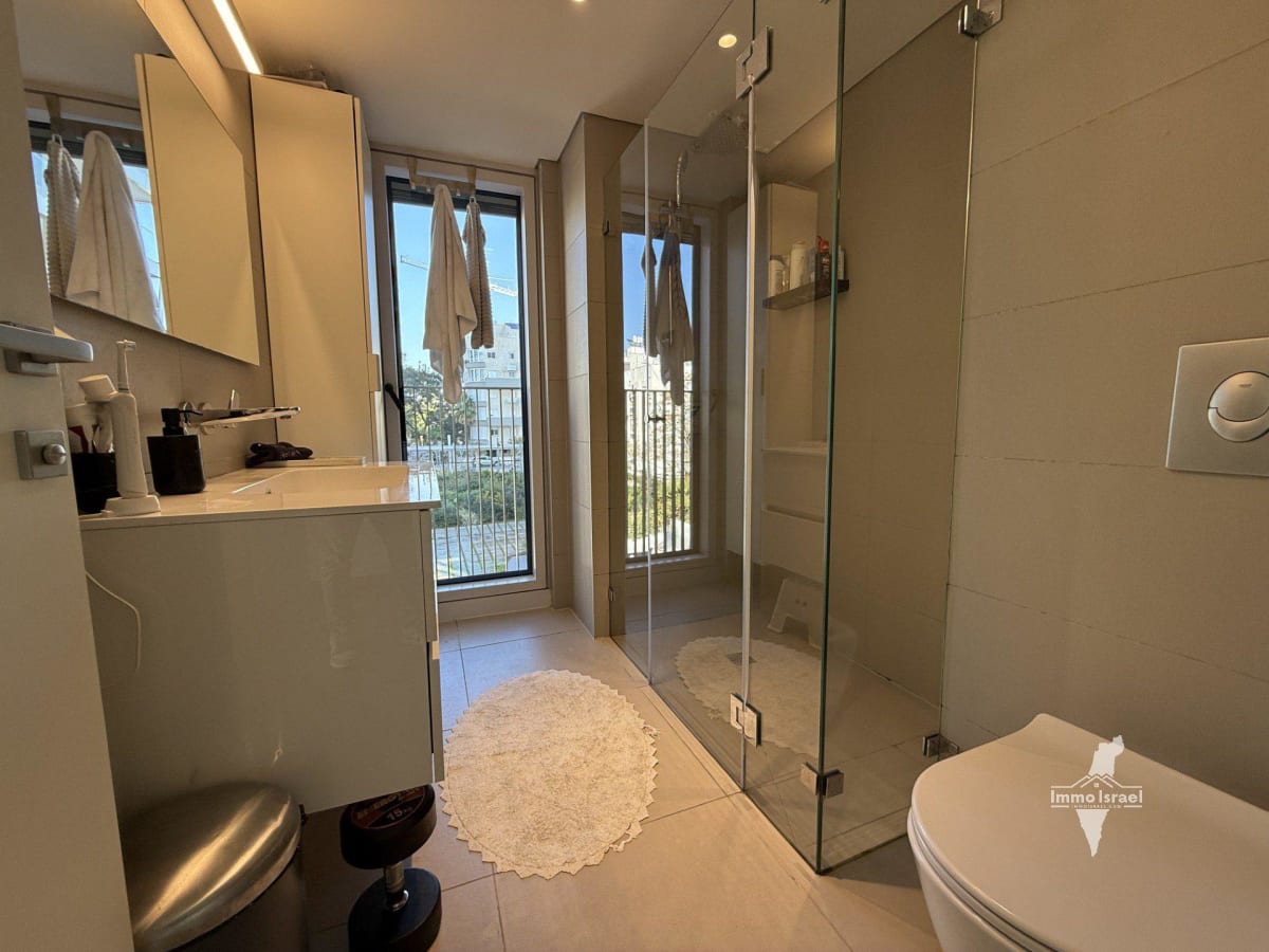3.5-Room Apartment For Sale On Arlozorov Street, Tel Aviv