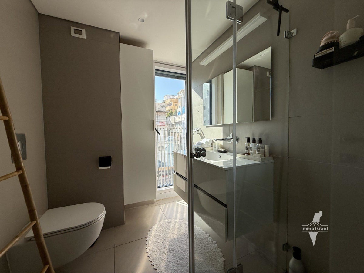 3.5-Room Apartment For Sale On Arlozorov Street, Tel Aviv