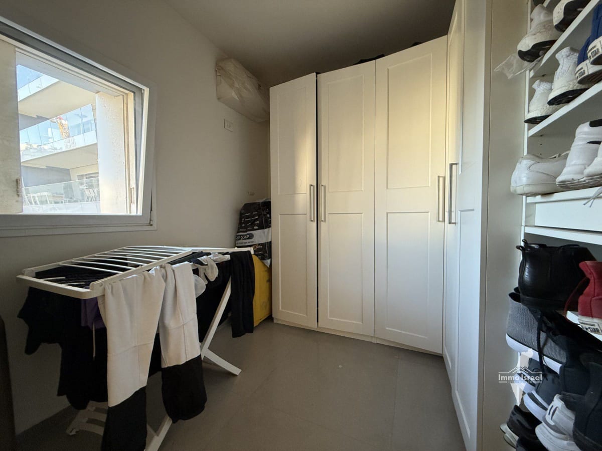 3.5-Room Apartment For Sale On Arlozorov Street, Tel Aviv