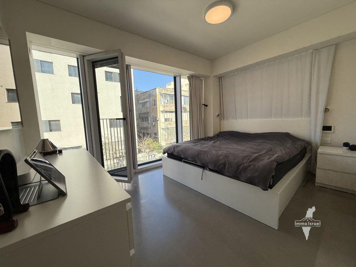 3.5-Room Apartment For Sale On Arlozorov Street, Tel Aviv