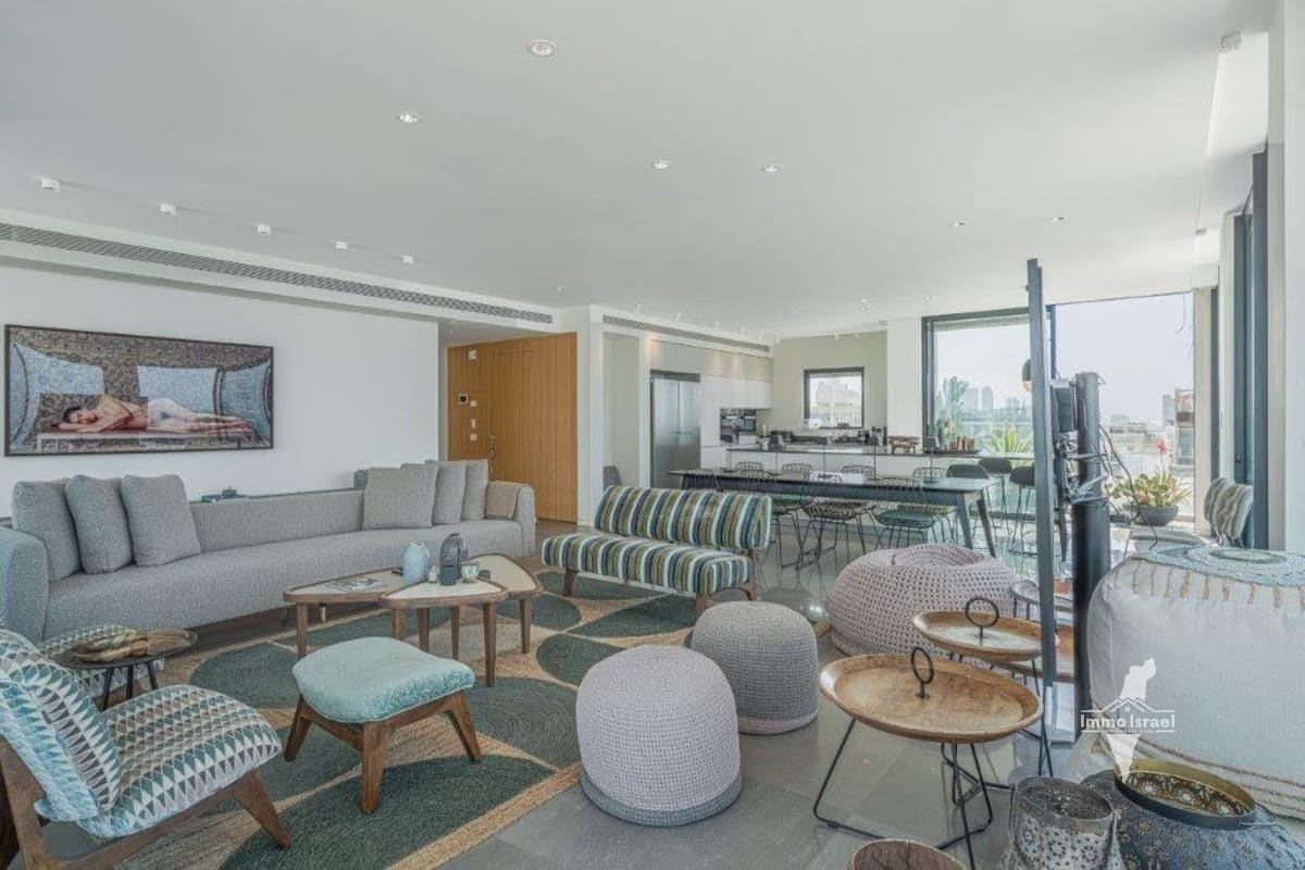 4-Room Penthouse For Sale On J. L. Gordon Street, Tel Aviv