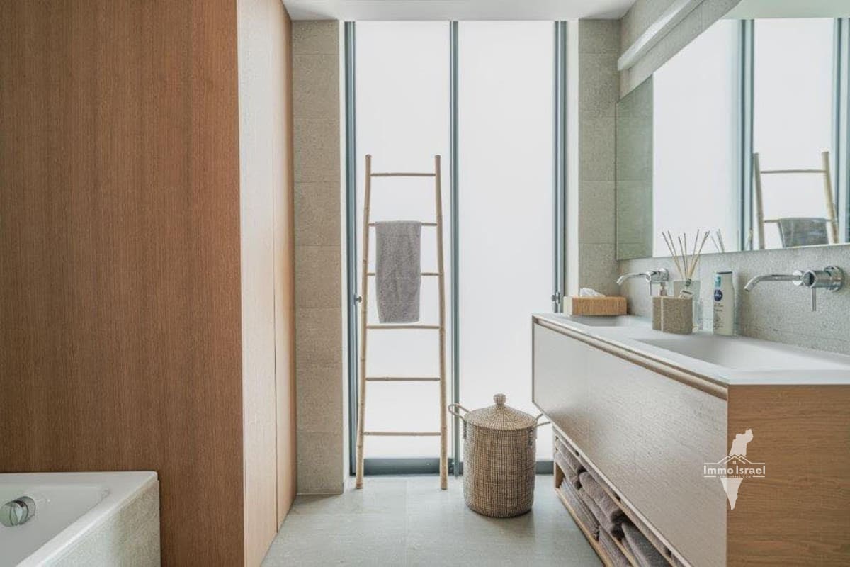 4-Room Penthouse For Sale On J. L. Gordon Street, Tel Aviv