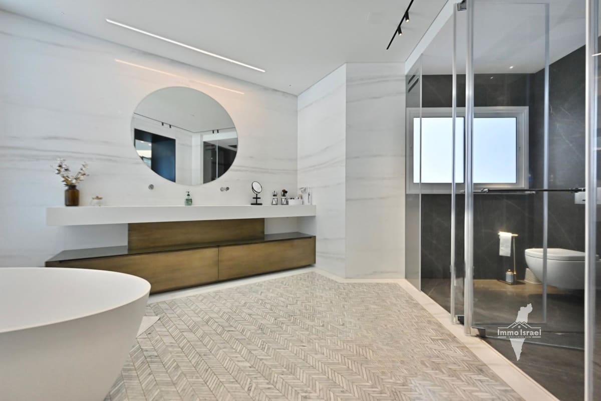 5-Room Mini Penthouse For Sale On Matityahu Dankner Street, Netanya