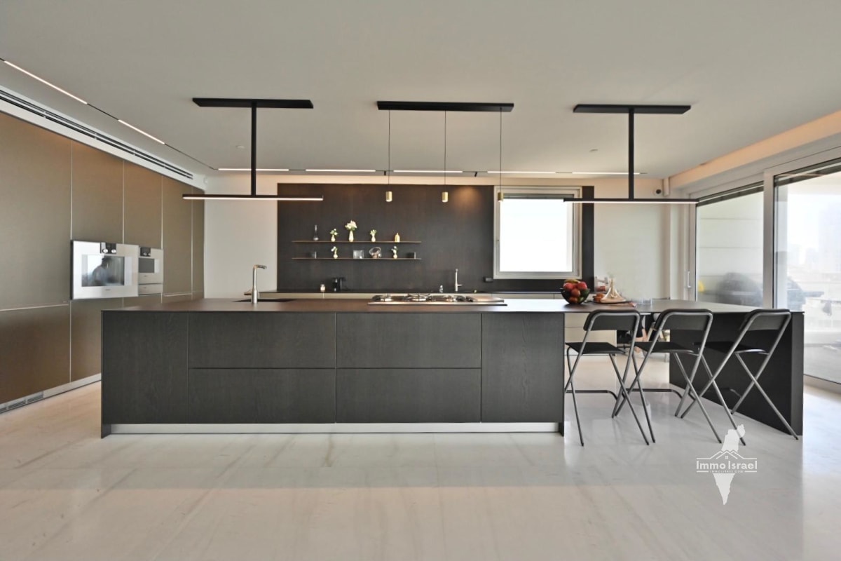 5-Room Mini Penthouse For Sale On Matityahu Dankner Street, Netanya