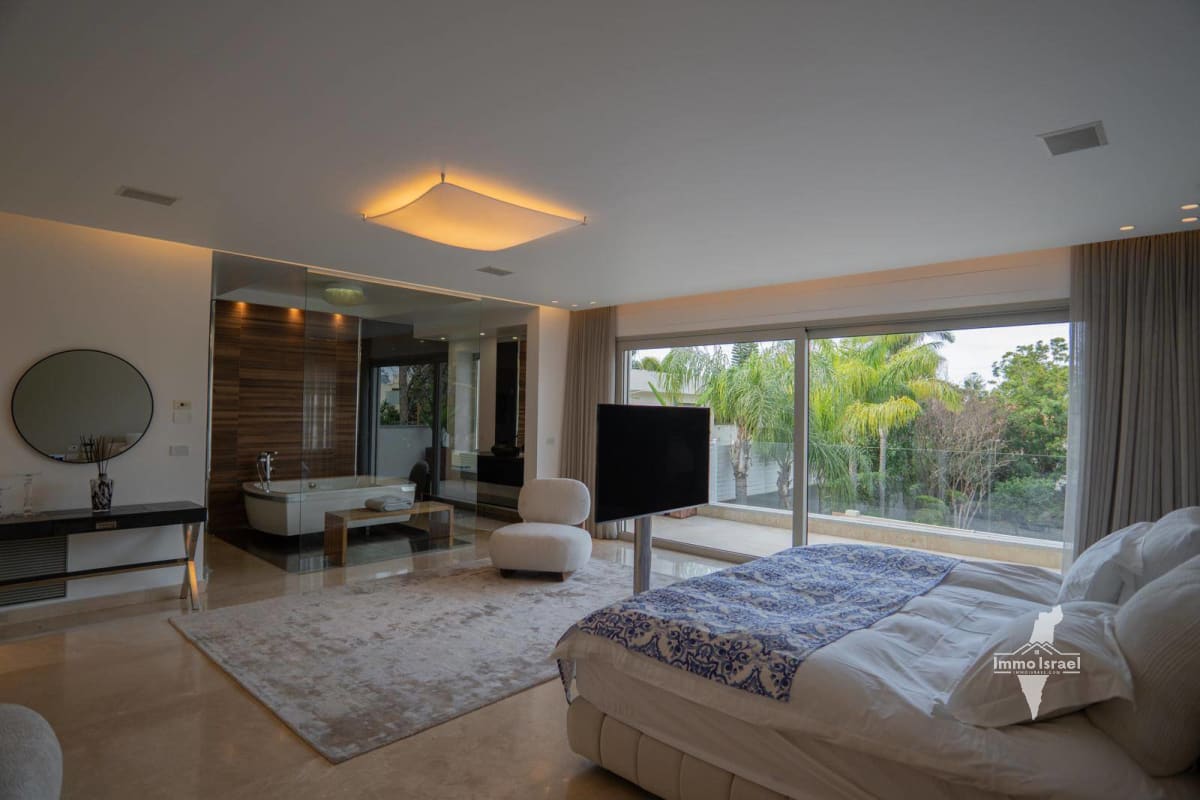 6-Room Villa For Rent On David HaMelech Street, Herzliya