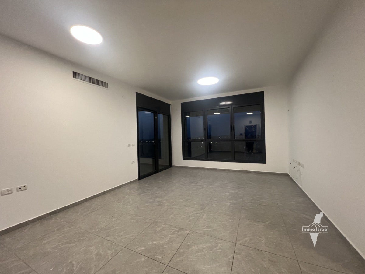 4.5-Room Apartment For Sale On Zeev Jabotinsky Street, Ramat Gan