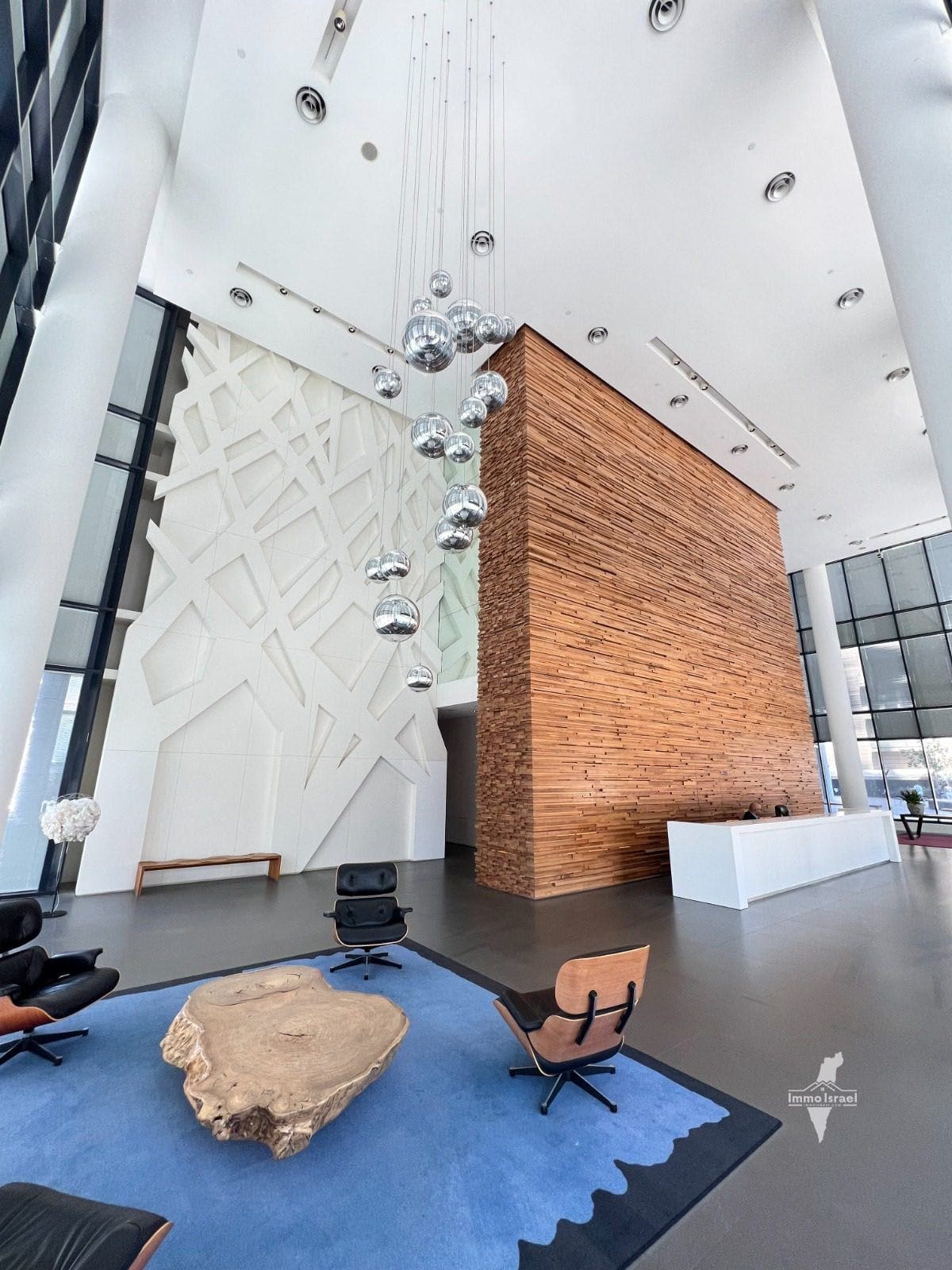 3-Room Apartment For Sale On Sderot Rothschild, Tel Aviv