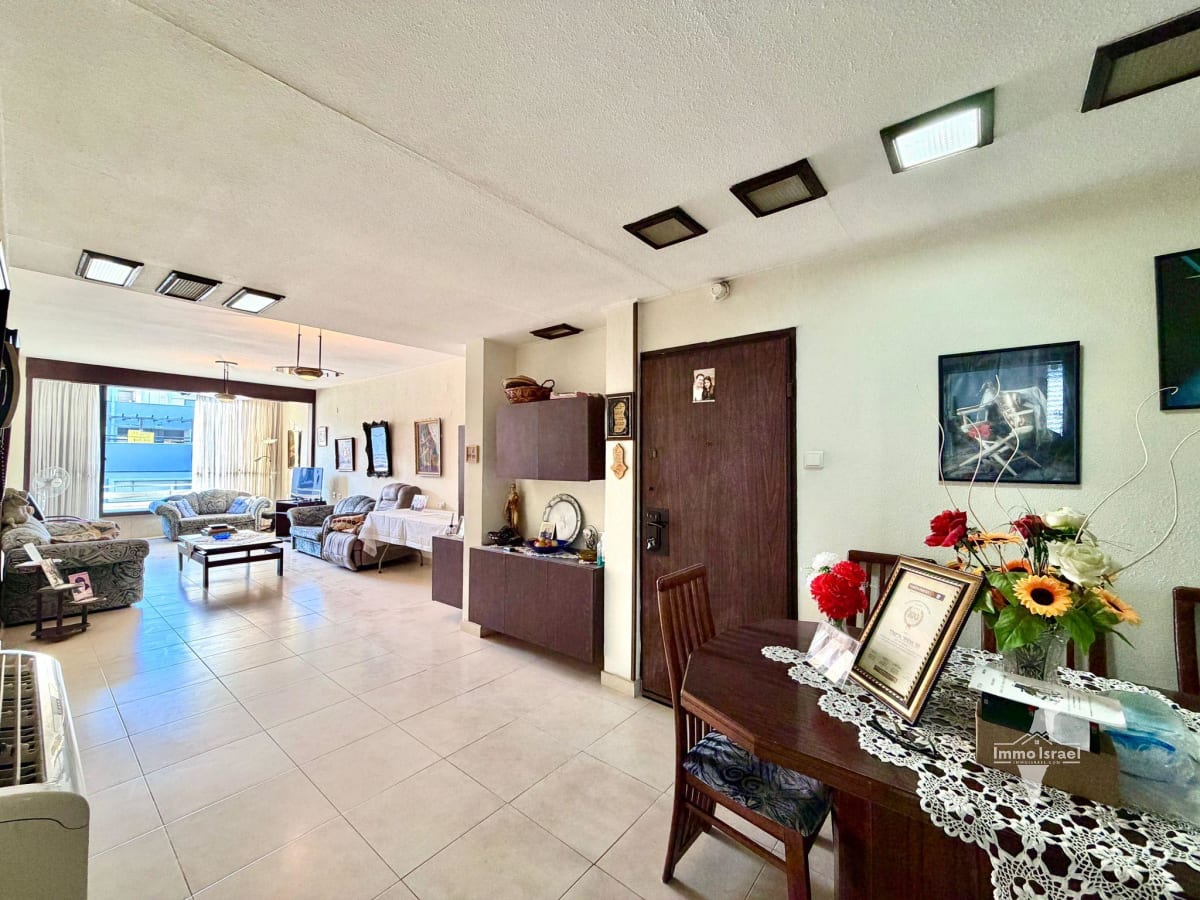 Квартира с 3 комнатами на продажу на улице Смилански, Нетания