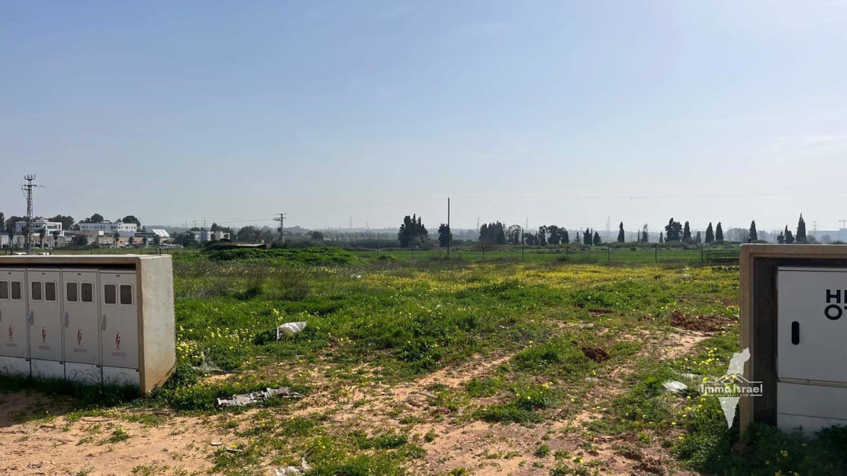 Land for Sale in Prihat Hahadarim, Binyamina – Ideal for Two Homes