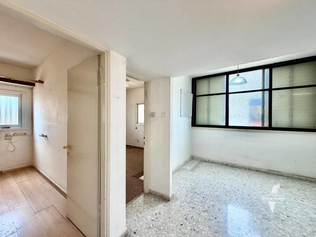 דירת 4 חדרים למכירה ברחוב יהודה הלוי, נתניה