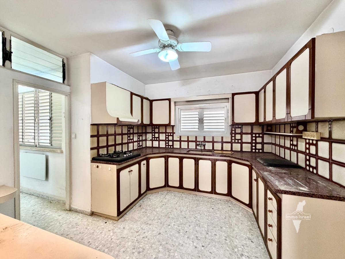 דירת 4 חדרים למכירה ברחוב יהודה הלוי, נתניה