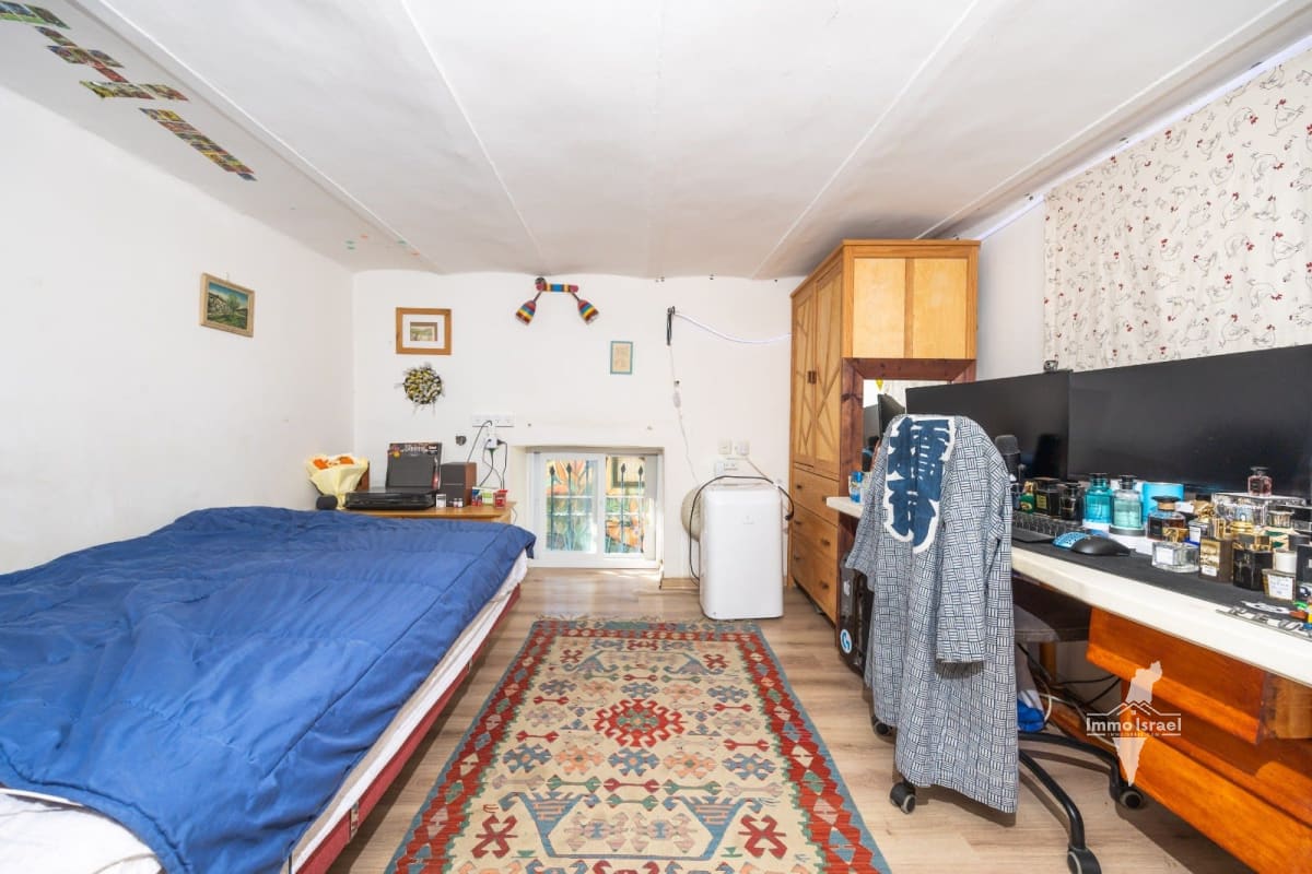 8-Room Garden Apartment For Sale On Daniel Street, Jerusalem