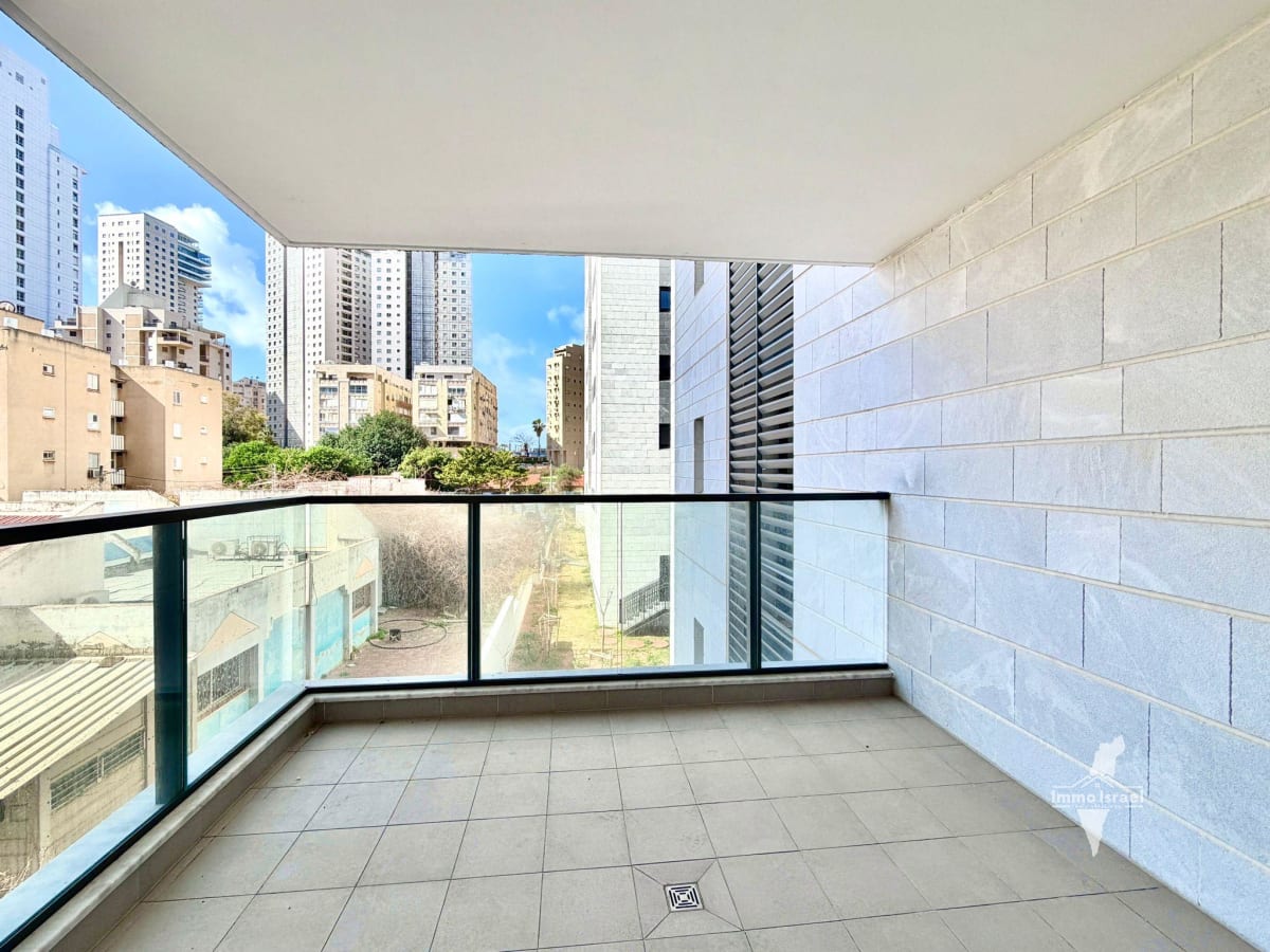 Квартира с 3 комнатами на продажу на улице Герцог, Нетания