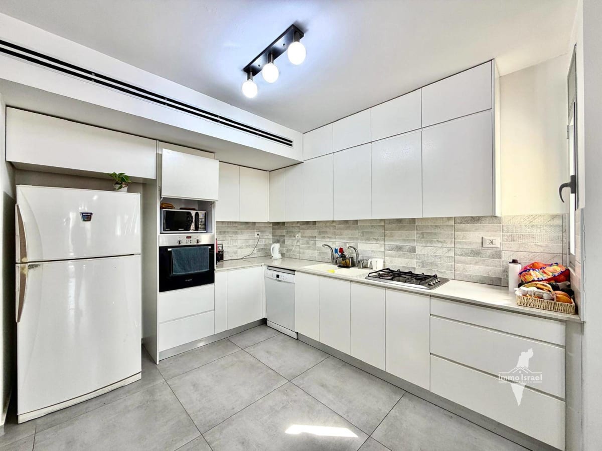 Квартира с 5 комнатами на продажу на улице Элиягу Голомб, Нетания