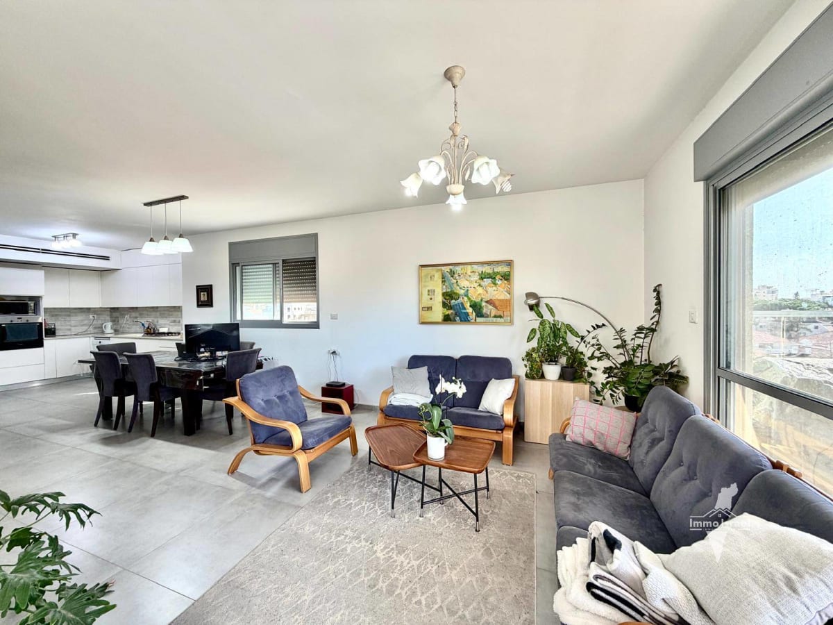 Квартира с 5 комнатами на продажу на улице Элиягу Голомб, Нетания