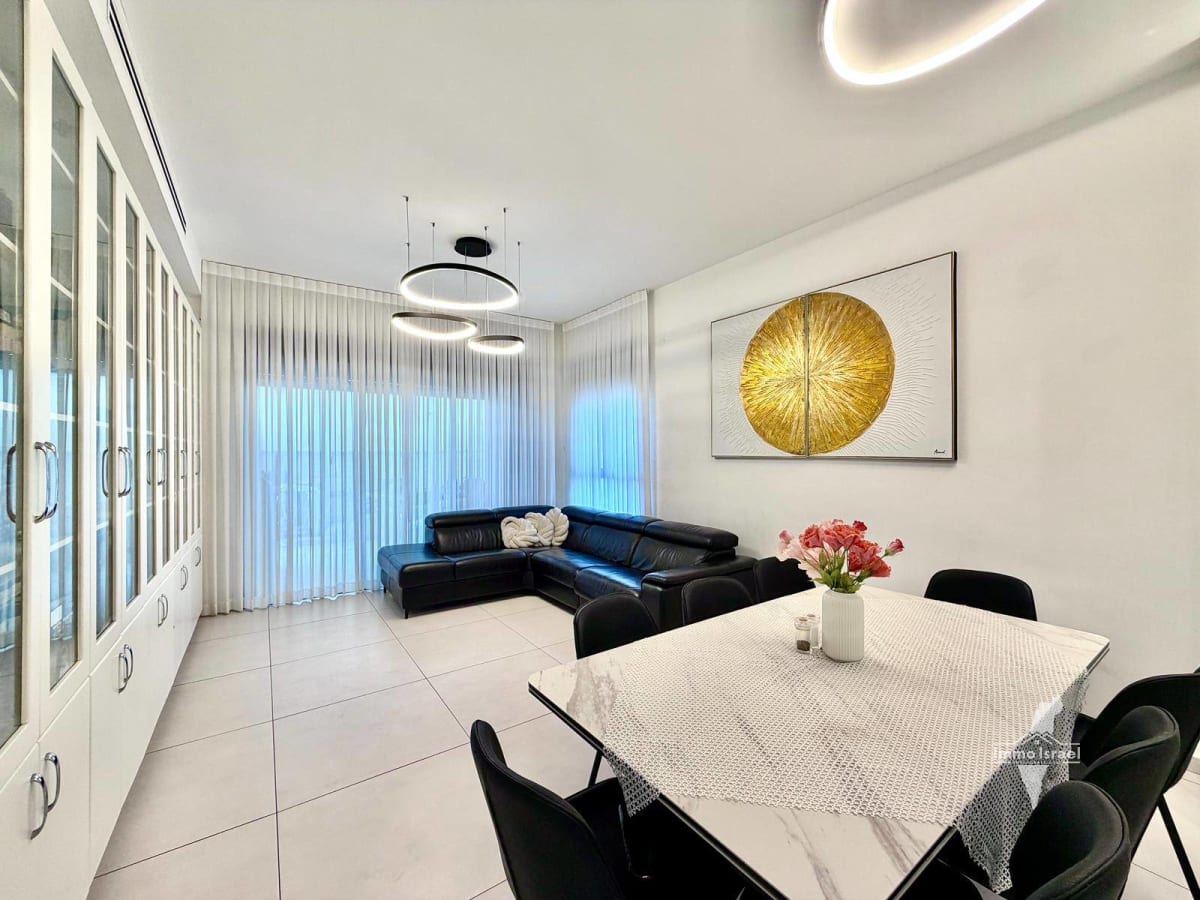 Квартира с садом из 5 комнат на продажу на улице Рамбан, Нетания