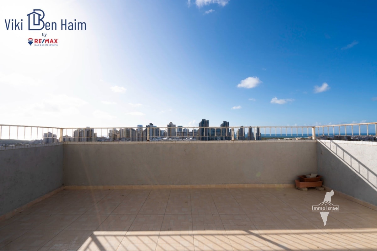 מיני פנטהאוז 3.5 חדרים למכירה ברחוב גולדה מאיר, נתניה