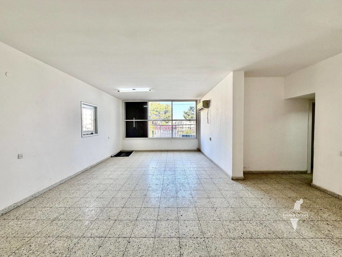 4-Room Apartment For Sale On Imanuel Mol Street, Netanya