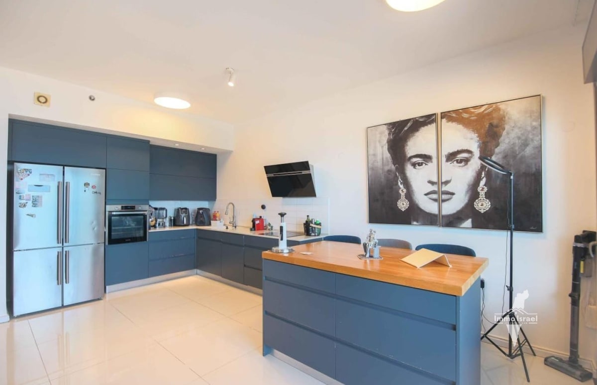 5-Room Apartment For Sale On Sderot Ben Gurion, Netanya