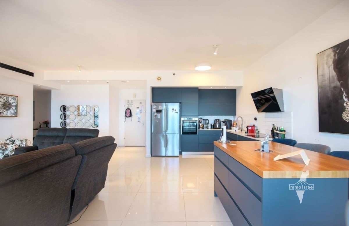 5-Room Apartment For Sale On Sderot Ben Gurion, Netanya