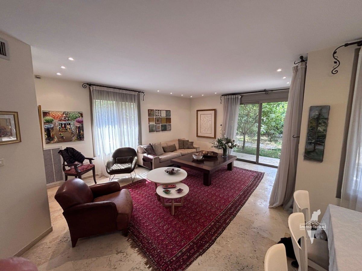 9-Room Villa For Rent In Kfar Hess