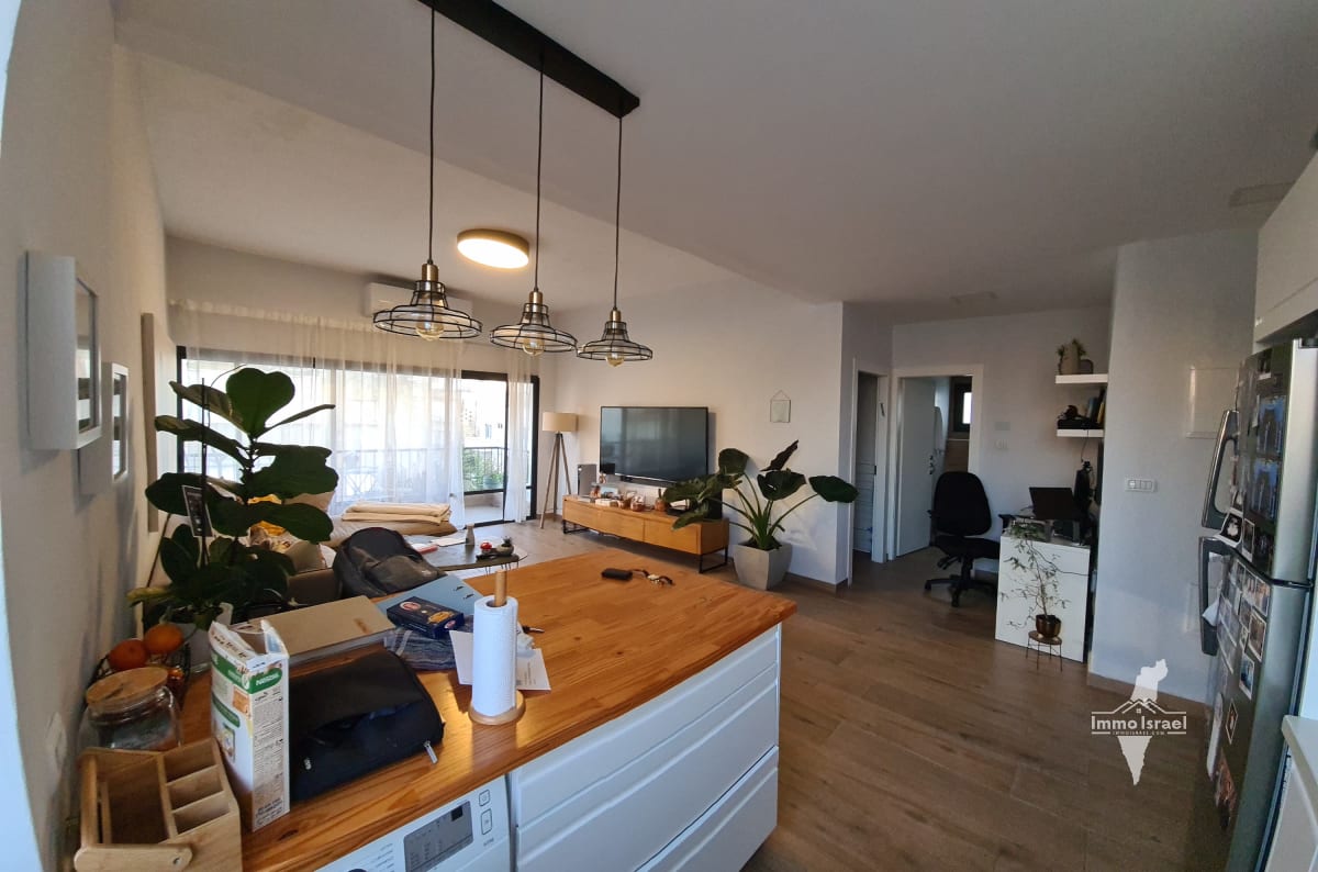 2-Room Apartment For Sale On Bilu Street, Tel Aviv