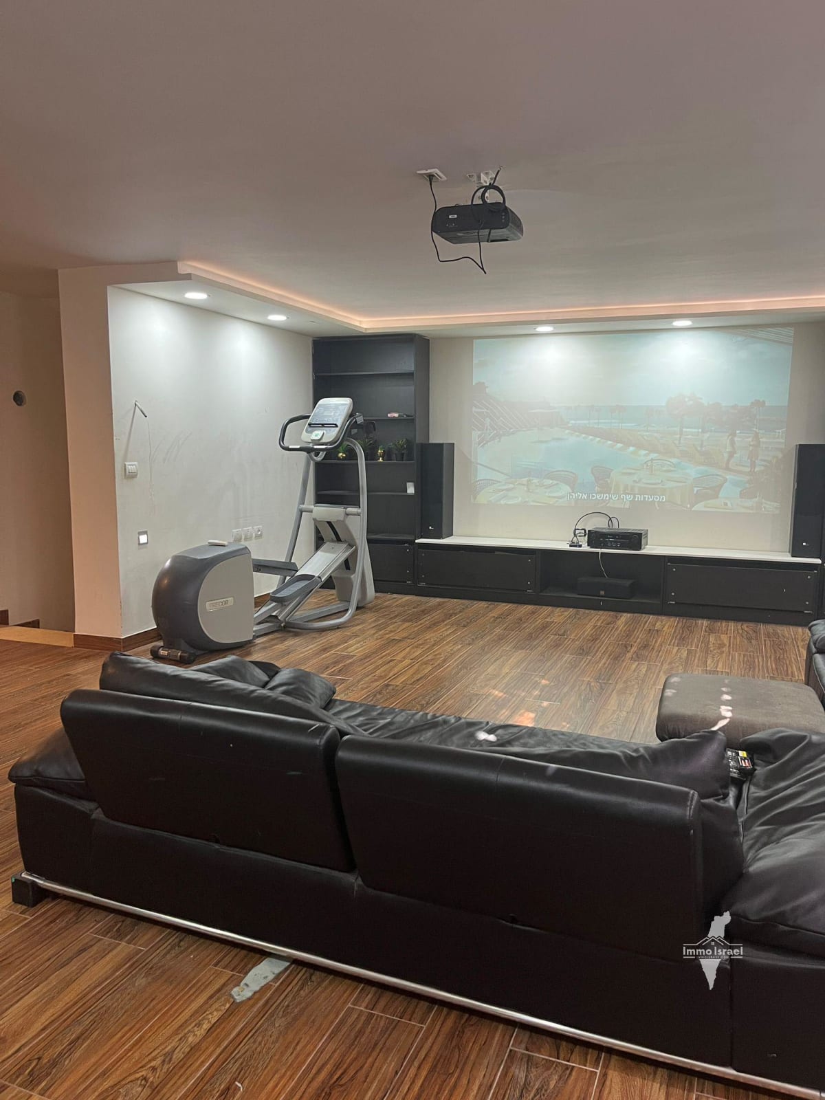 9-Room Villa For Sale On Levona Street, Pardes Hanna-Karkur