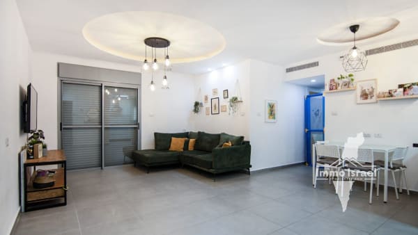 4-Rooms Garden Apartment in Ramot Neighborhood