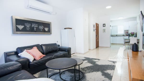 À vendre dans le quartier Vav HaHadasha sur la rue Mordechai Maklef