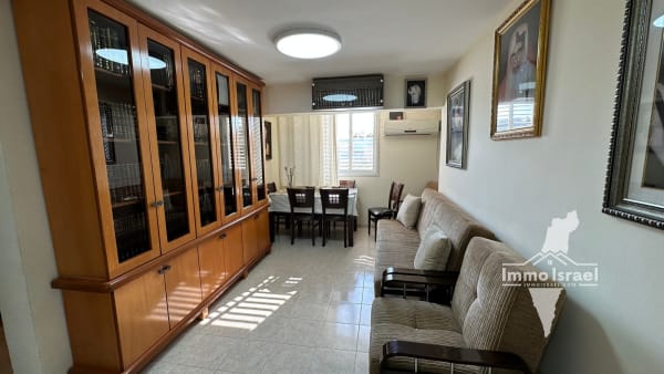 For Sale: 3-Room Apartment on Osvaldo Aranha