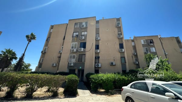 3-Room Apartment for Sale in Yud Alef Neighborhood on Bakhur Shitrit Street