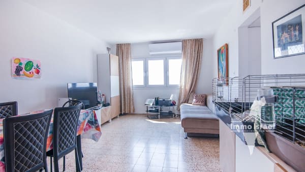 3-Room Apartment in Yud Alef Neighborhood on Radak Street