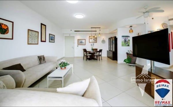 For Sale: 5-Room Apartment in Neve Oz, Petah Tikva