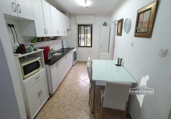 For Sale: 4-Room Apartment in Pisgat Ze'ev, Jerusalem