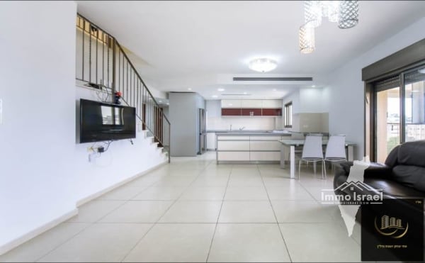 For Sale: 6-Room Duplex Penthouse in Machane Yehuda, Petah Tikva