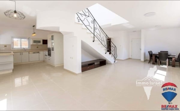 For Sale: 5-Room Duplex Apartment in Nahalat Tzvi, Petah Tikva