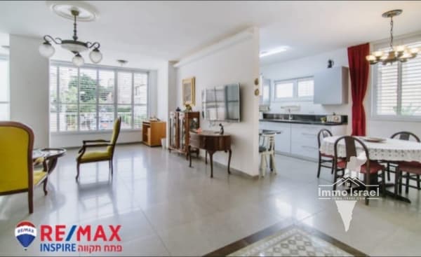 For Sale: 3-Room Apartment in Merkaz HaShaket, Petah Tikva