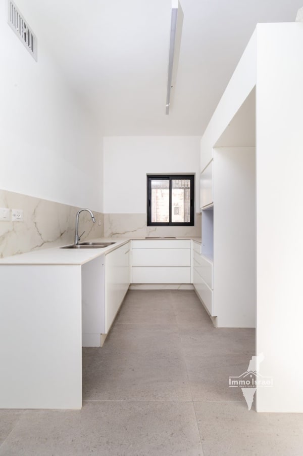 For Sale: 3-Room Apartment on HaRav Haim Berlin Street, Jerusalem