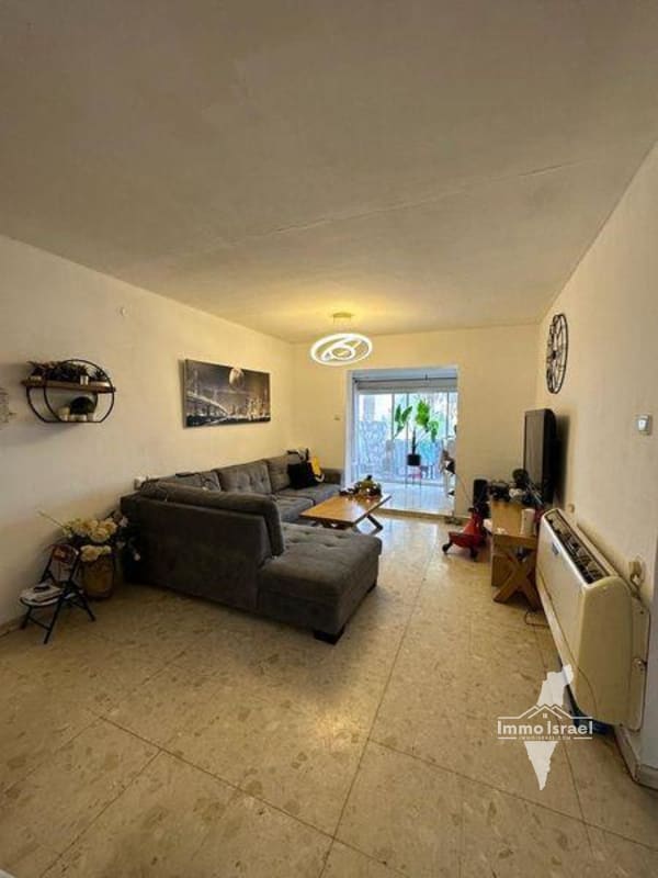 For Sale: 4-Room Apartment in Gilo Neighborhood (Hey), Jerusalem