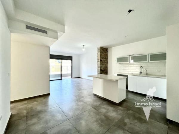 For Sale: 4-Room Apartment on Doctor Shreiber Mordehai Street, Netanya