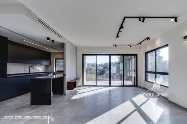 Продается 5-комнатная квартира в квартале Бейт Хакерем, Иерусалим