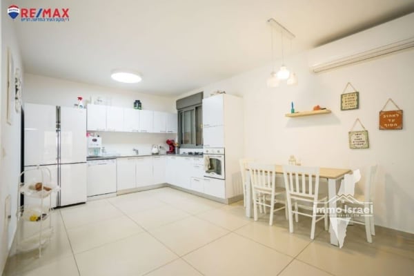 למכירה דירת 4 חדרים ברחוב גפן 58, חריש