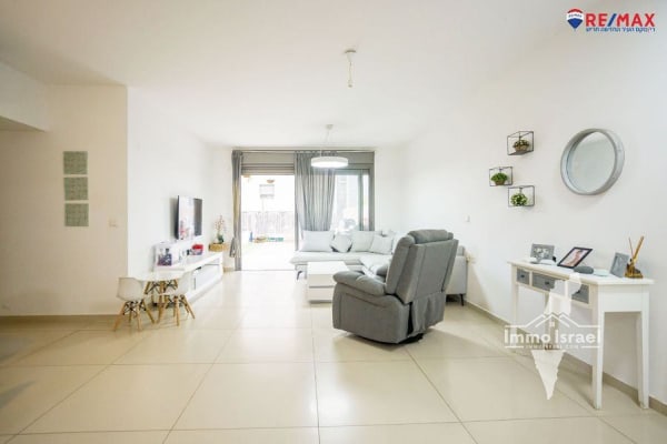 À vendre : Appartement de 4 pièces avec jardin rue Gefen, Harish