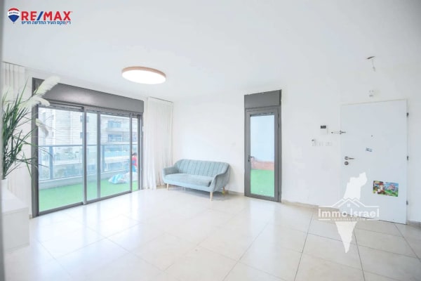 À vendre : Appartement de 5 pièces rue Shoham, Harish