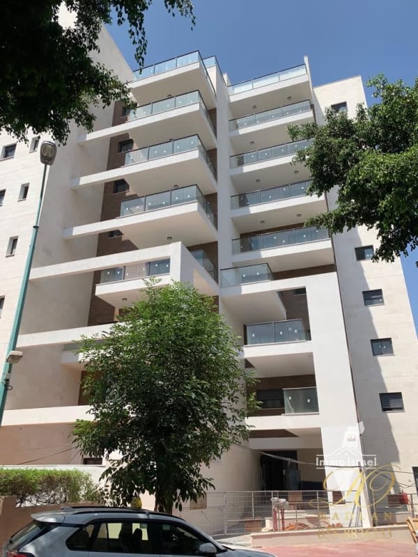 For Rent: 4-Room Apartment in Kfar Ganim Alef, Petah Tikva