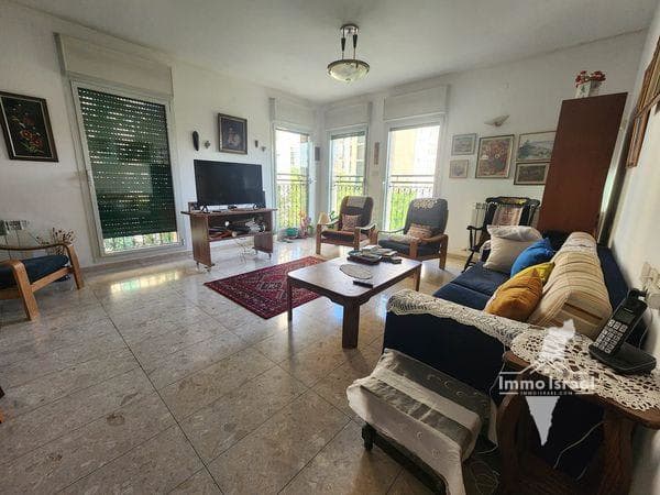 Продается 4-комнатная квартира на улице Исраэль Эльдад, Иерусалим