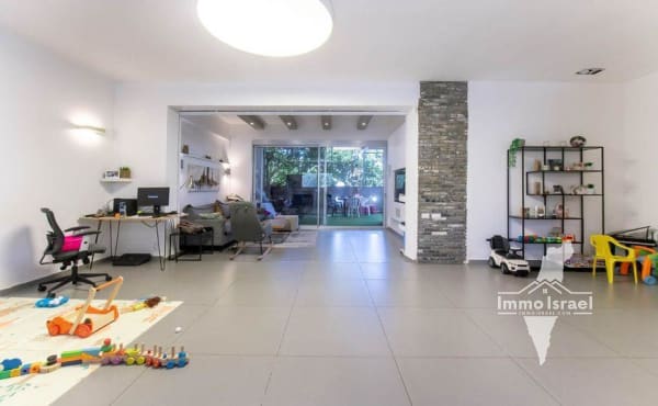 For Sale: 9-Room Private House in Beilinson, Petah Tikva