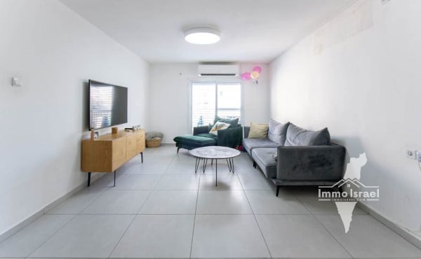 3-Room Apartment on Yaakov Sela Street, Tel Aviv